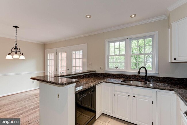 Building Photo - 1264 Quaker Hill Dr