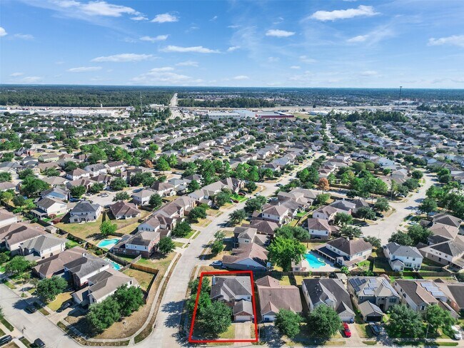 Building Photo - 29650 Legends Green Dr