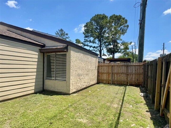 Building Photo - 10249 Colony Ct