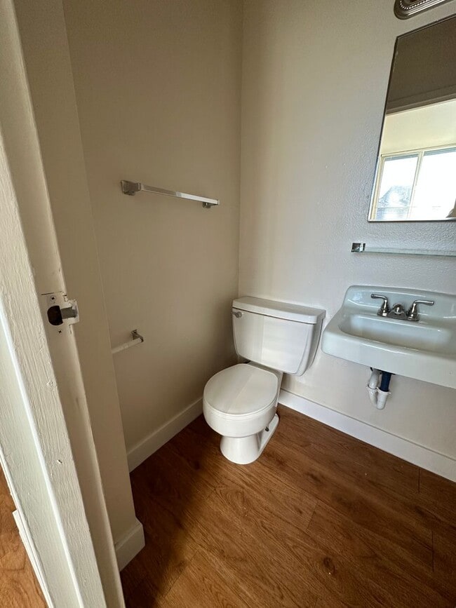 Building Photo - NShields636 (KC-LN-KB)