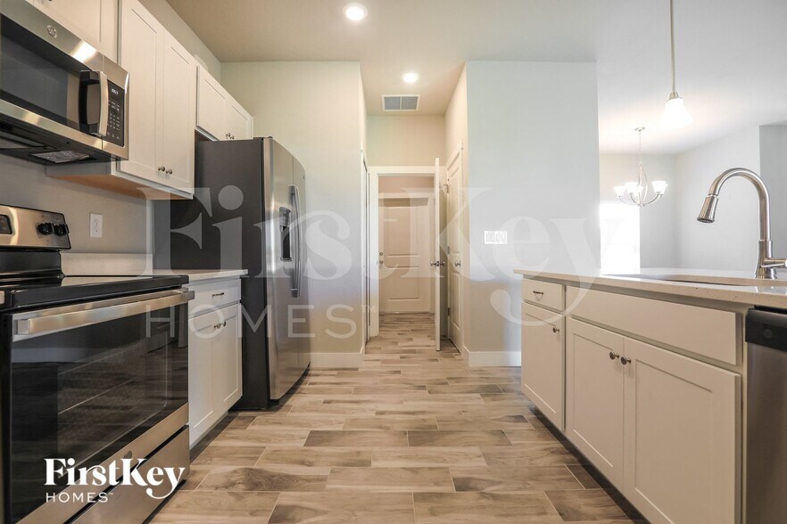 Building Photo - 5139 Cromey Rd