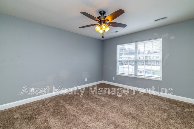 Building Photo - 924 Warrior Hill Dr