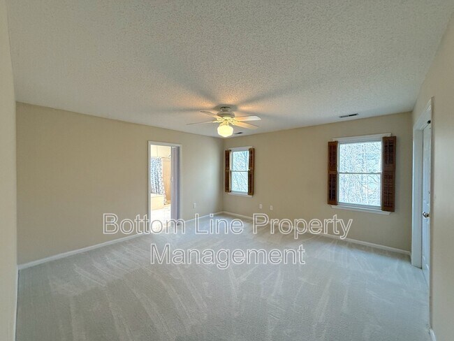 Building Photo - 9423 Fairmead Dr