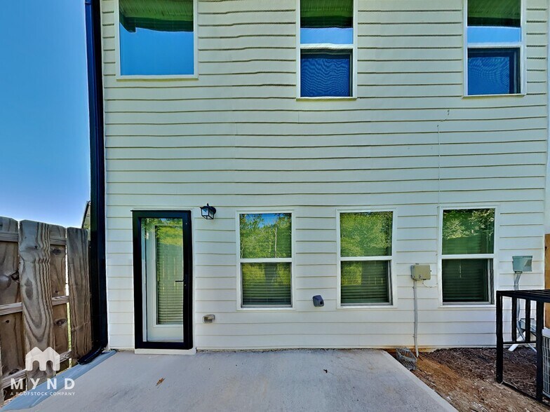 Building Photo - 5091 Lower Elm St