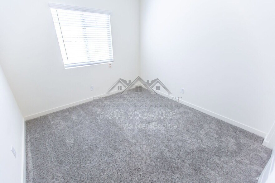 Building Photo - 2547 N Kenna Pl