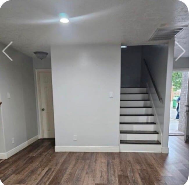Building Photo - 6011 Balbo St