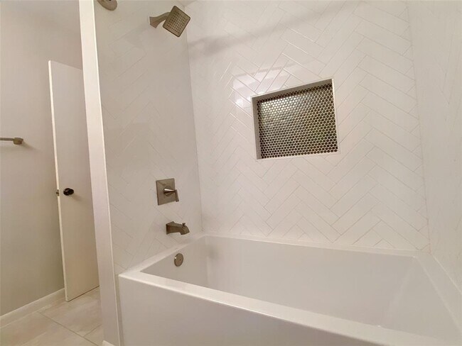 Building Photo - 8303 Alabama Dr