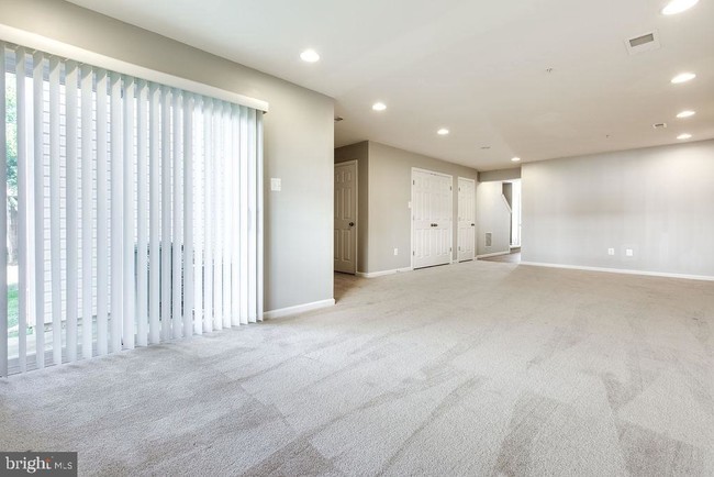 Building Photo - 7831 River Rock Way