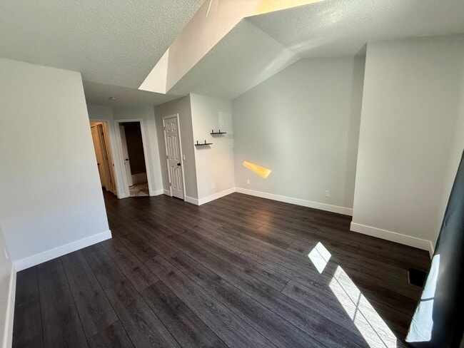 Building Photo - 3646 Queen Anne Way