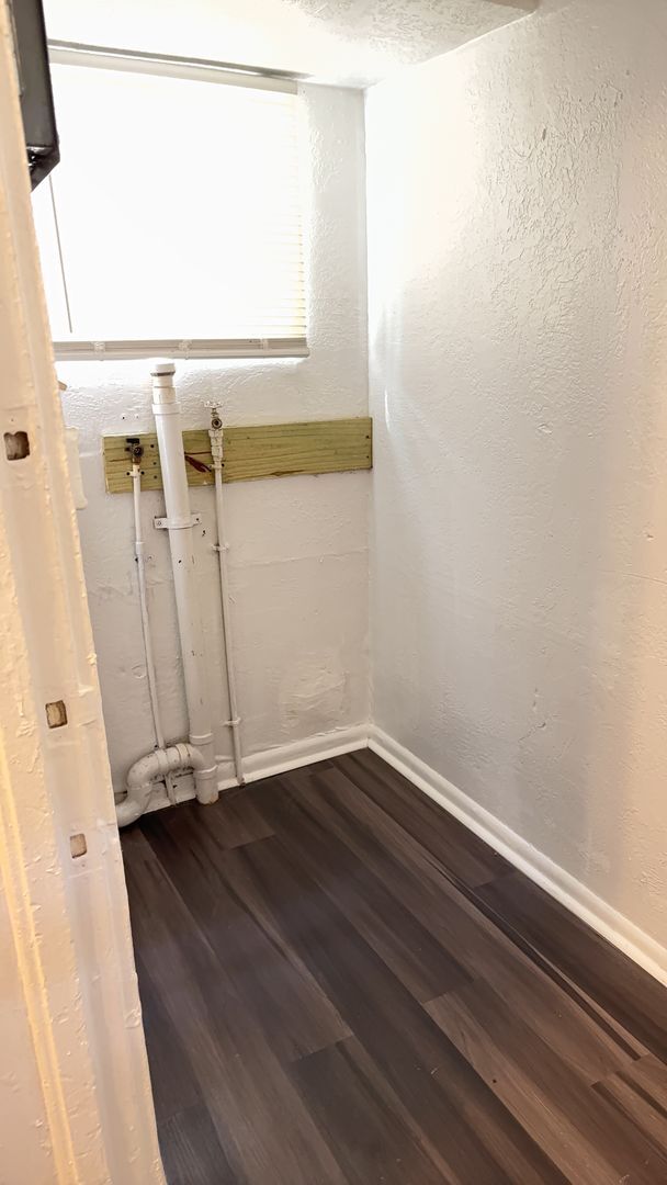 Building Photo - COMING SOON - 3 BEDROOM 1 BATH HOME LARGE FAMILY ROOM