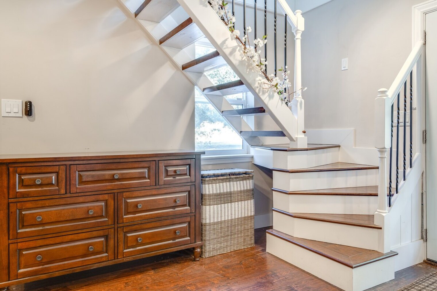 Building Photo - 10000 Monterey Rd