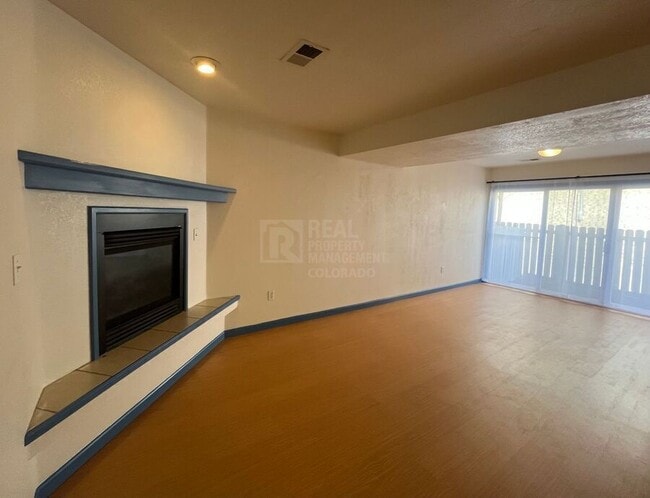 Building Photo - 911 Tulip St