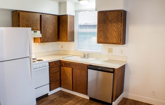 Building Photo - Berg- TriPlex on Lee St SE #10095