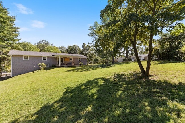 Building Photo - 209 Hazelwood Dr