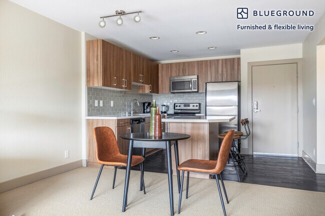 Building Photo - 14055 Tahiti Way