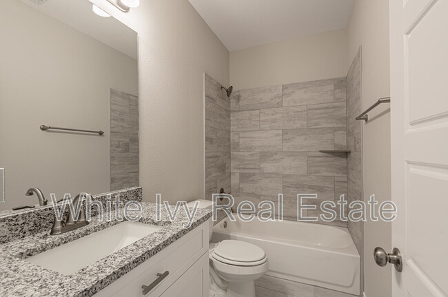 Building Photo - 49 Hickory Bend