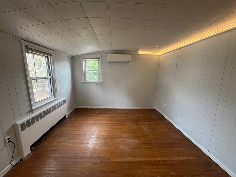 Building Photo - 1417 W High St