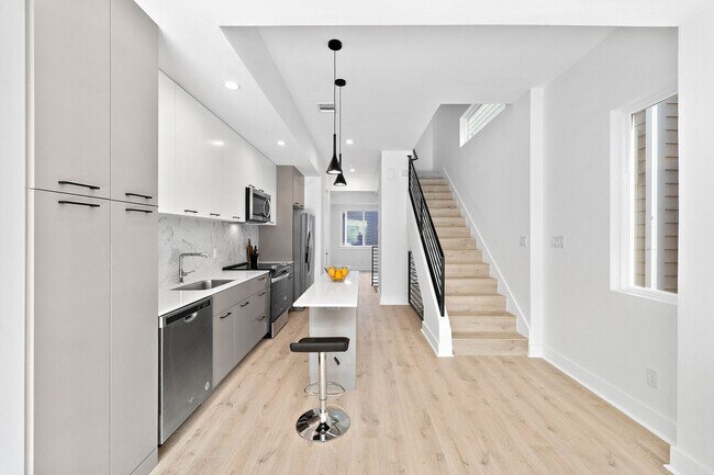 Building Photo - 1406 Valentine St