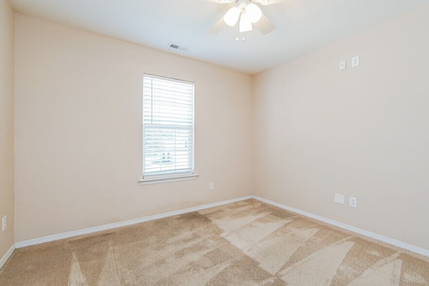 Building Photo - 1017 Dewberry Ct