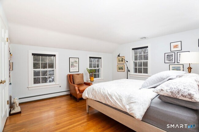 Building Photo - 5 Tall Trees Dr