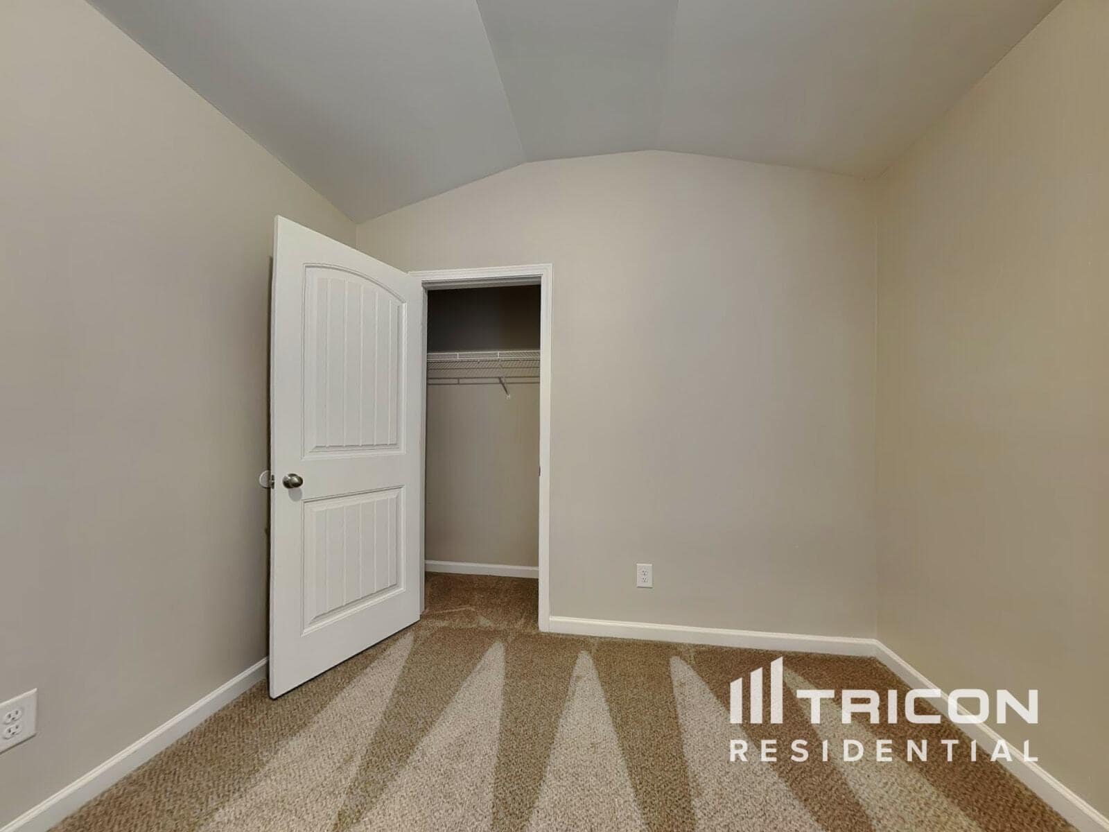 Building Photo - 452 Shady Glen