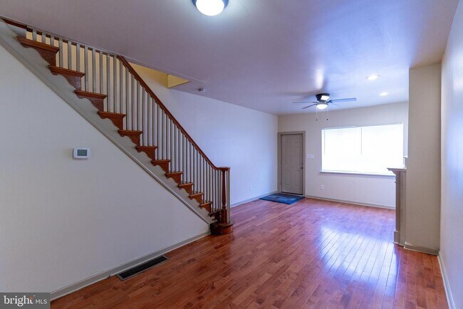 Building Photo - 2022 S Opal St