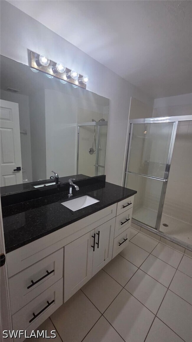 Building Photo - 3642 Pine Oak Cir