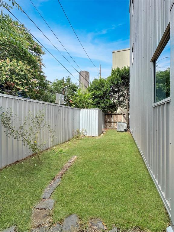 Building Photo - 1303 Arthur St
