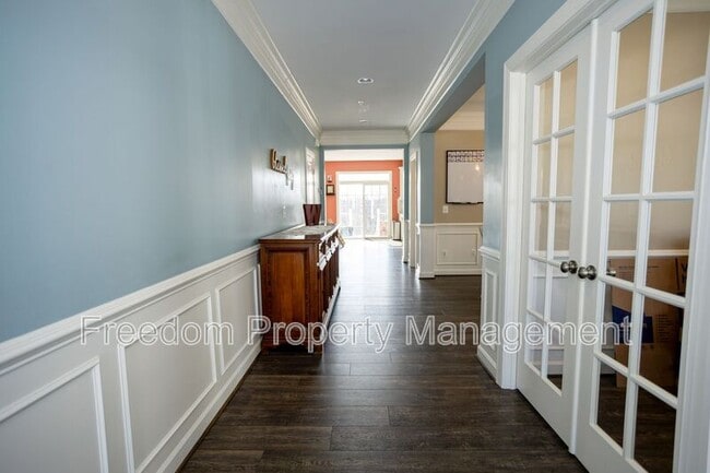Building Photo - 2425 Morgans Point Dr