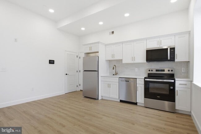 Building Photo - 100 W Front St