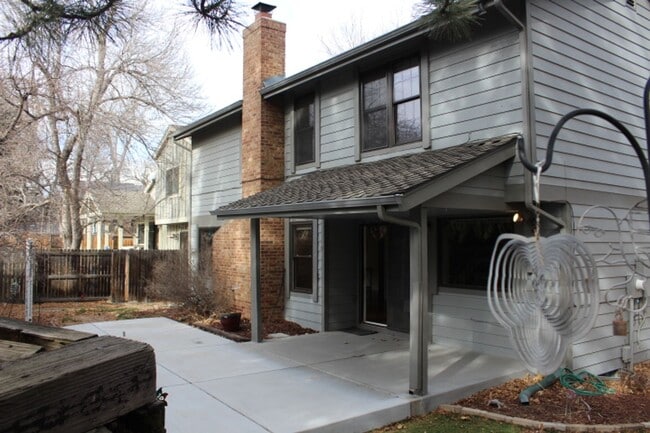 Building Photo - 5 BR/3 1/2 BA in the Desirable Meadowglen Community!!