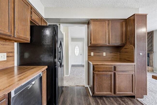 Building Photo - 3703 Southwind Ave