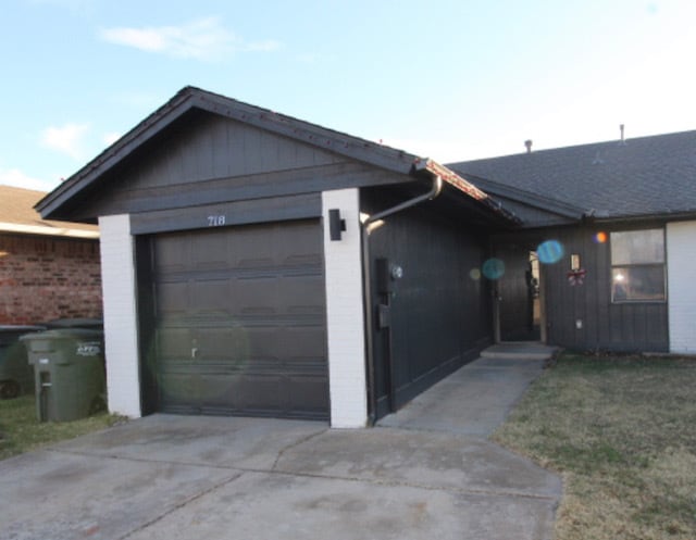 Building Photo - 718 Swan Lake Rd