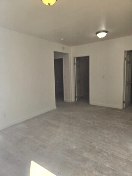 Building Photo - 22 E 56th St