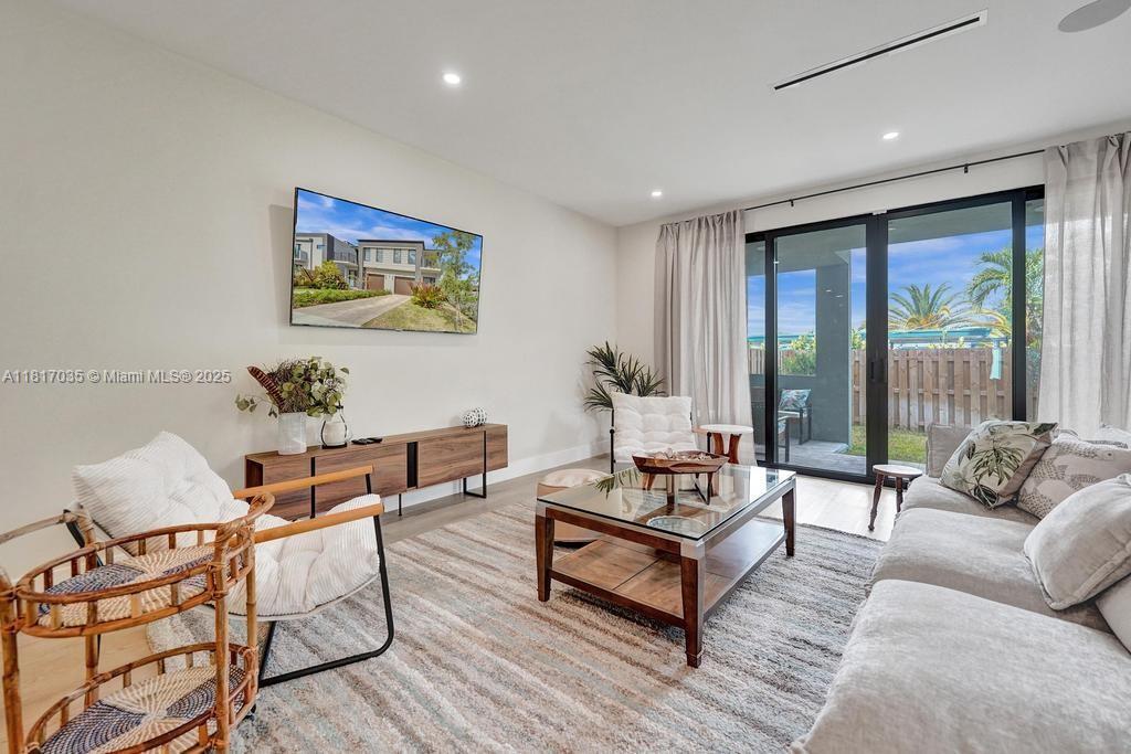 Building Photo - 1101 NE 16th Ter