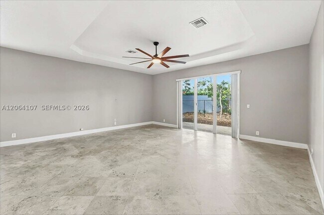Building Photo - 1250 W Magnolia Cir