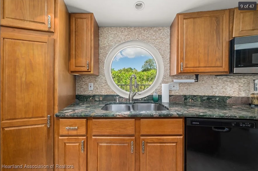 Kitchen - 201 Rachard Blvd