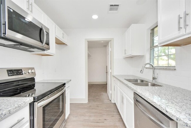 Building Photo - 1501 Maiden Ln