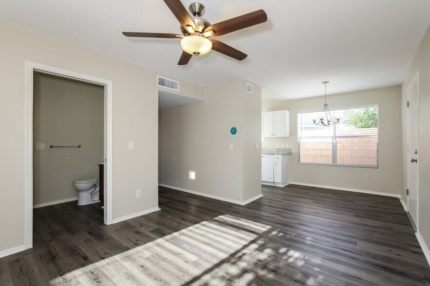 Building Photo - 909 E Marco Polo Rd