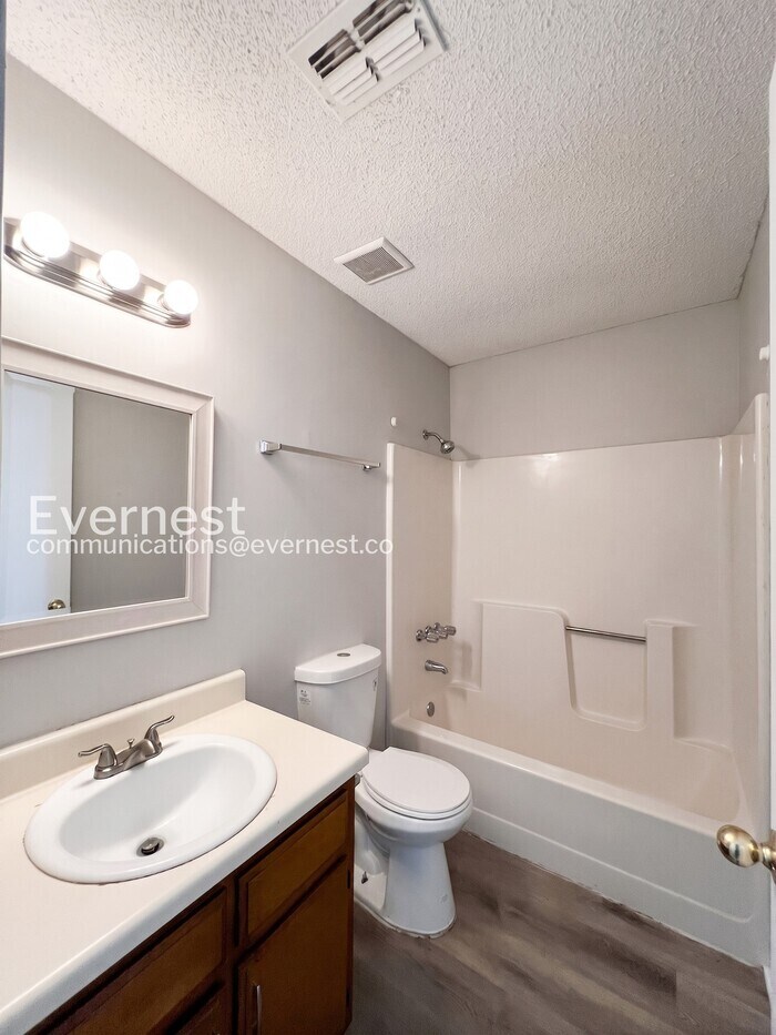 Building Photo - 5565 Chapel Hill Dr