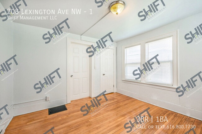 Building Photo - 208 Lexington Ave NW