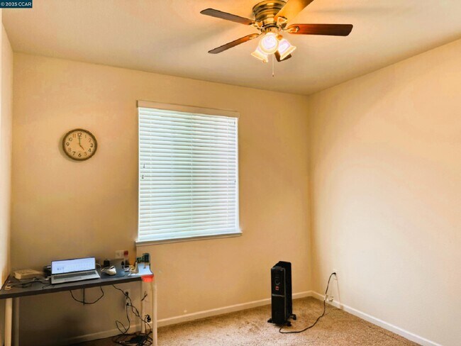 Building Photo - 221 Southpark Ct