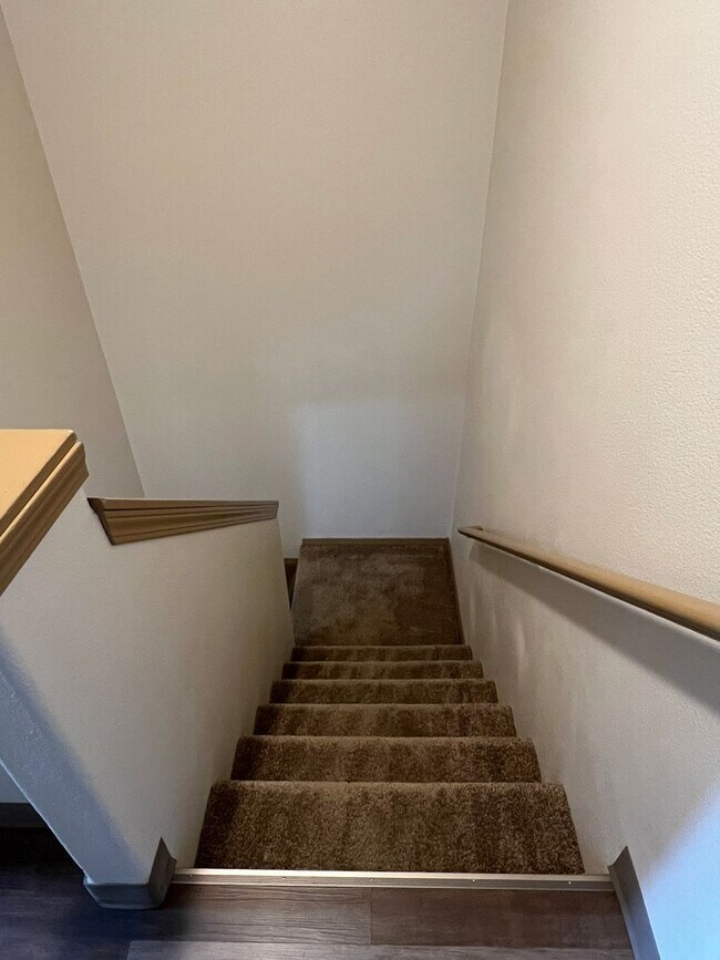 Building Photo - 3Bd/1.5Ba Two Story House - Available to View!