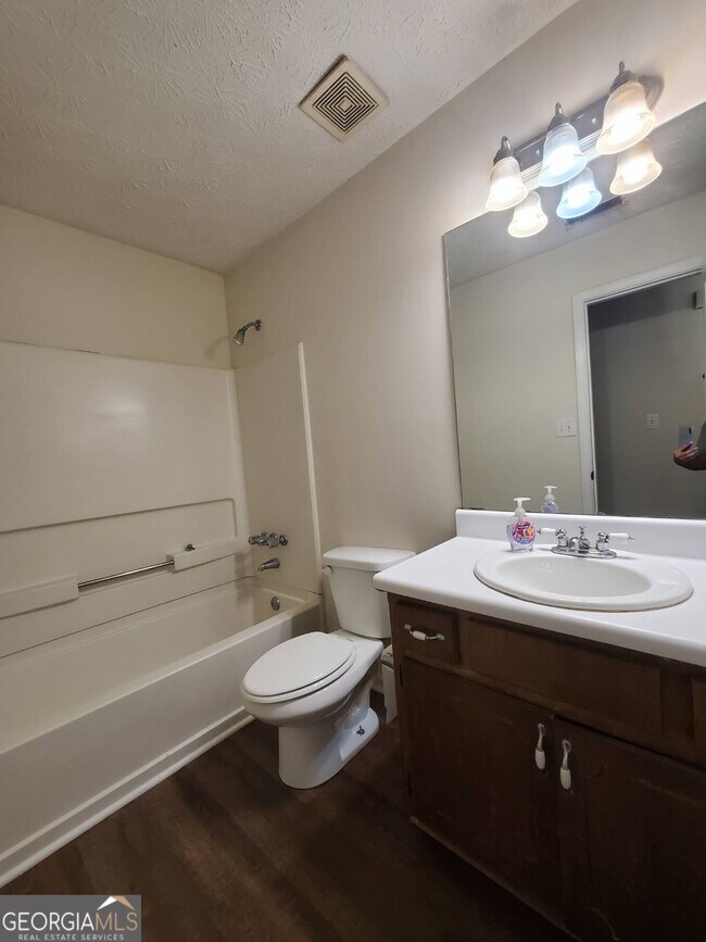 Building Photo - 217 Sweetgum Ln