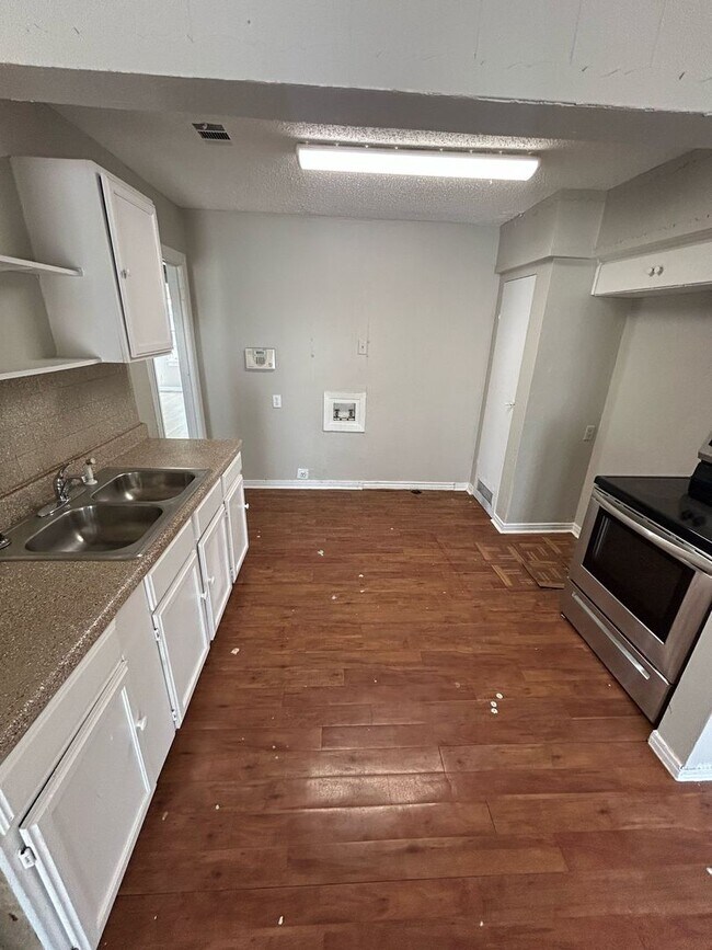 Building Photo - Location....Location....Location....