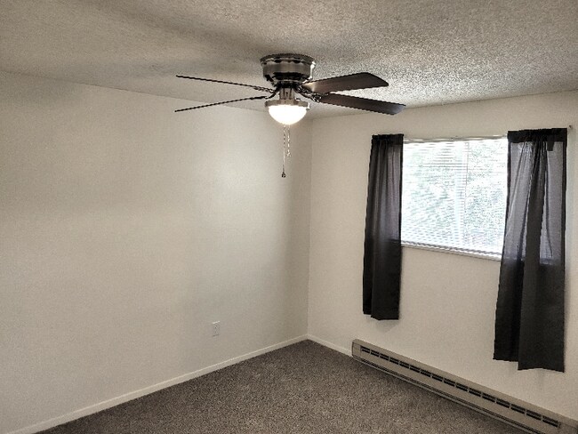 Building Photo - 228 Glenda Dr