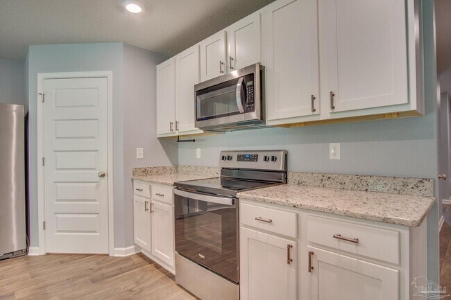 Building Photo - 7328 Lakeside Oak Ct
