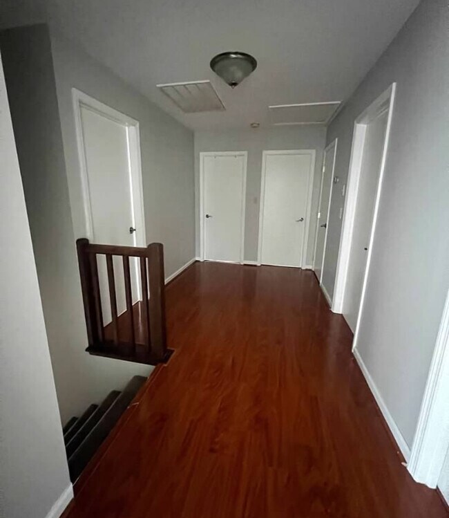 Building Photo - 1135 Hunters Woods Dr