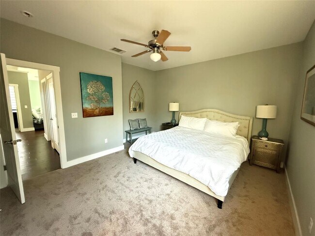 Building Photo - 410 Summit Ridge Dr N