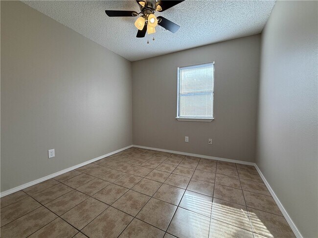 Building Photo - 1214 NE Monroe St